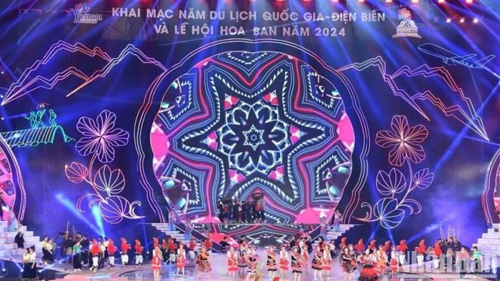 Lễ khai mạc “Năm du lịch Quốc gia - Điện Biên 2024” được tổ chức công phu, quy mô lớn. Ảnh: ĐĂNG KHOA