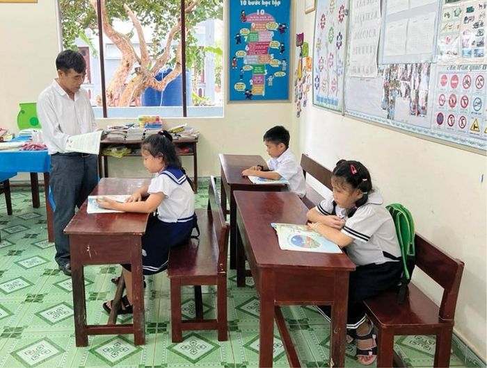  Hết lòng để những “mầm xanh” vươn lên khỏe mạnh nơi đầu sóng