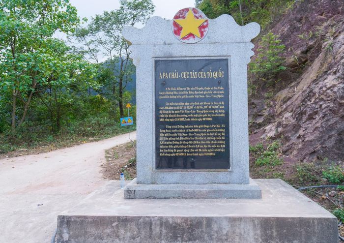 Điểm cực Tây của Việt Nam được đánh dấu bằng cột mốc 3 mặt, giao điểm biên giới giữa 3 nước Việt Nam - Lào - Trung Quốc. Ảnh: Vũ Đạo