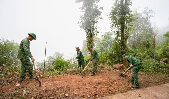 Đồn biên phòng 317 A Pa Chải đã cùng kết hợp vận động, xây dựng các mô hình kinh tế, đảm bảo bảo ổn định đời sống bà con, ổn định tình hình kinh tế chính trị biên cương. Ảnh: Vũ Đạo