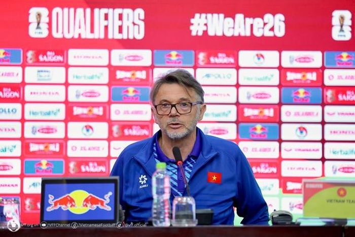 Ông Philippe Troussier đã rời ghế, để lại sau lưng một đống hỗn mang. Ảnh VFF