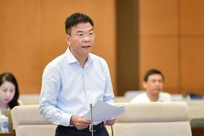 Bộ trưởng Bộ Tư pháp Lê Thành Long báo cáo về dự án Luật Công chứng (sửa đổi).