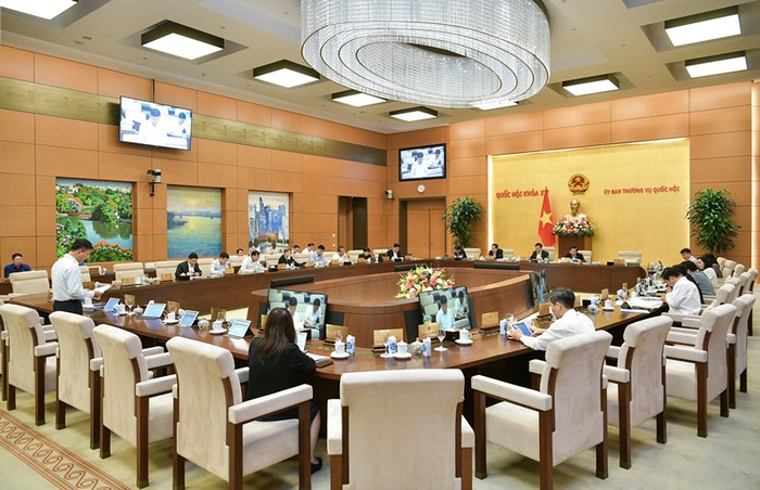 Quang cảnh phiên họp.