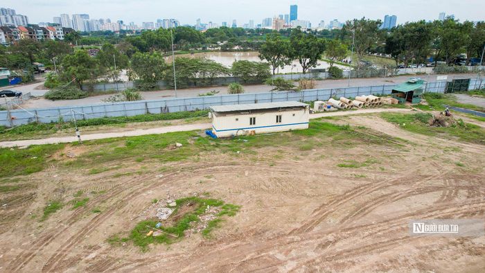 Trước tình trạng dự án chậm tiến độ, UBND Tp.Hà Nội cũng đã nhiều lần ra các văn bản điều chỉnh quy hoạch và đốc thúc tiến độ của dự án.