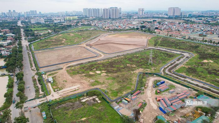 Ghi nhận của Người Đưa Tin, hiện nay dự án Làng Giáo dục quốc tế vẫn đang là một bãi đất trống được quây tôn kín mít.