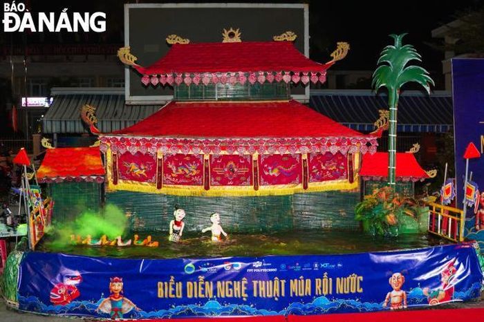 Tiết mục múa rối nước "Cáo bắt vịt".