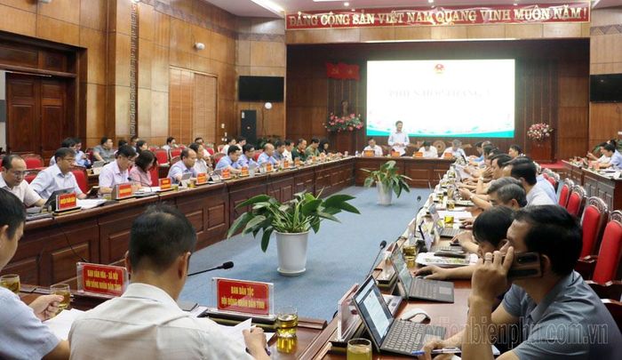 Đại biểu dự phiên họp UBND tỉnh tháng 3.