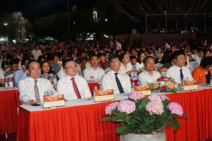 Chương trình có sự tham dự của Phó Thủ tướng Chính phủ Trần Lưu Quang; Tổng Biên tập Báo Nhân Dân, Chủ tịch Hội Nhà báo Việt Nam Lê Quốc Minh; Bí thư Tỉnh ủy Tây Ninh Nguyễn Thành Tâm