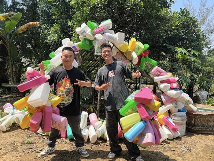 “Tôi mong học trò của mình học vẽ không chỉ để biết vẽ, mà còn phải thấm nhuần được nghệ thuật tái sinh”, họa sĩ Nguyễn Quốc Dân chia sẻ.