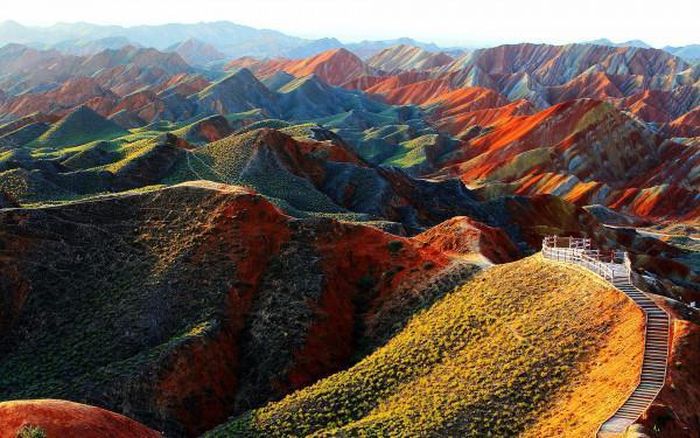 Núi Zhangye Danxia là vùng đất kì ảo của Trung Quốc nằm trong công viên địa chất quốc gia Trương Dịch Cam, Zhangye Danxia là một công viên địa chất của Trung Quốc