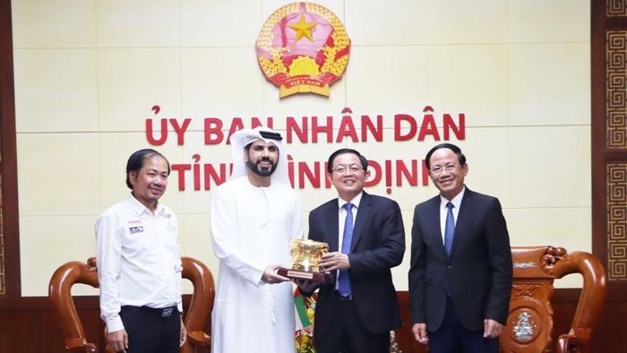 Lãnh đạo tỉnh Bình Định và lãnh đạo Tập đoàn Thương mại UB General Trading FZC (UAE). (Ảnh: binhdinh.gov.vn)