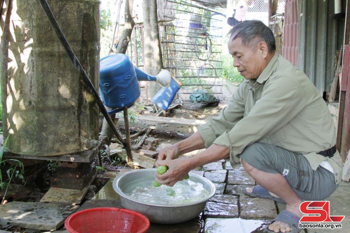 Nhân dân bản Hang Mon 1, xã Phiêng Khoài, huyện Yên Châu dùng nước sạch sinh hoạt