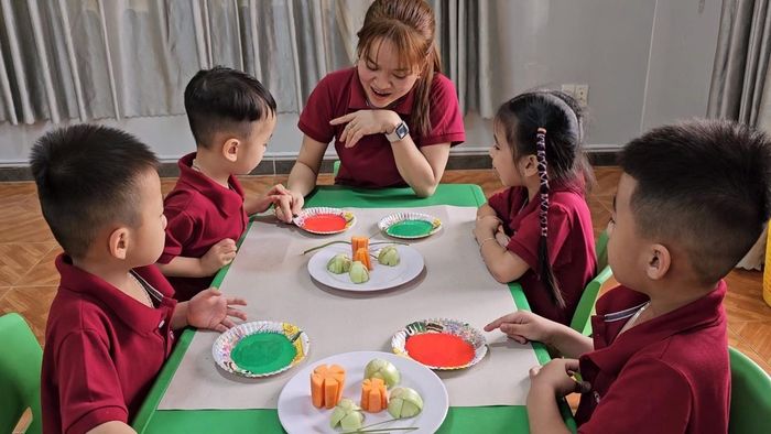 Các trẻ tự kỷ đang được can thiệp Trung tâm Can thiệp và Trị liêu Tâm lý EMH (phường Long Bình Tân, TP Biên Hòa, Đồng Nai).