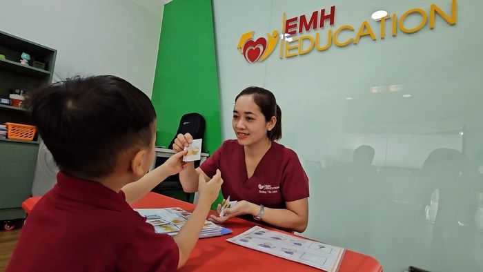 Các trẻ tự kỷ đang được can thiệp Trung tâm Can thiệp và Trị liêu Tâm lý EMH (phường Long Bình Tân, TP Biên Hòa, Đồng Nai).