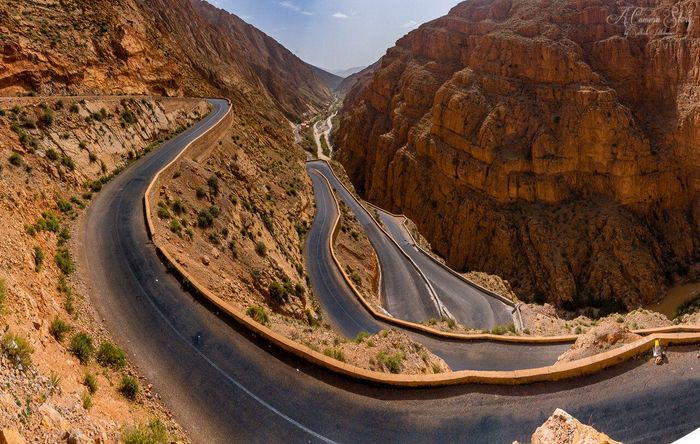 Chinh phục những ngọn núi hùng vĩ, du khách có thể đến đây từ tháng 3-5 và từ tháng 5-7 là thời gian lý tưởng nhất