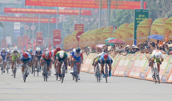  Cuộc đua năm nay quy tụ 15 đội xe đạp mạnh nhất Việt Nam tranh tài ở 25 chặng đua với tổng lộ trình hơn 2.700 km trải dọc chiều dài đất nước. Đặc biệt, chặng mở màn là lần đầu tiên cuộc đua này đua vòng quanh TP Điện Biên Phủ - thành phố của du lịch văn hóa và lịch sử cách mạng, nơi 70 năm trước diễn ra chiến thắng Điện Biên Phủ "lừng lẫy năm châu, chấn động địa cầu". 