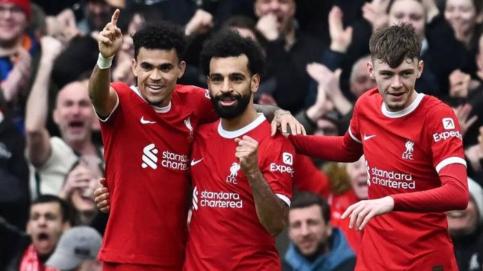  The Times nhận định đây là "cuộc chiến tam mã" căng thẳng bậc nhất Premier League nhiều mùa giải qua. Sự trưởng thành của Arsenal, trong khi Liverpool hồi sinh phong độ khiến Man City không còn cho thấy sự vượt trội. 