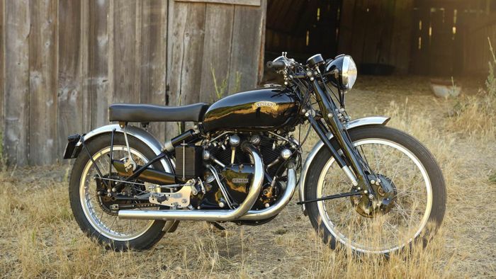 2. Vincent Black Lightning (1948): giá bán đã qua sử dụng 426.000 USD).