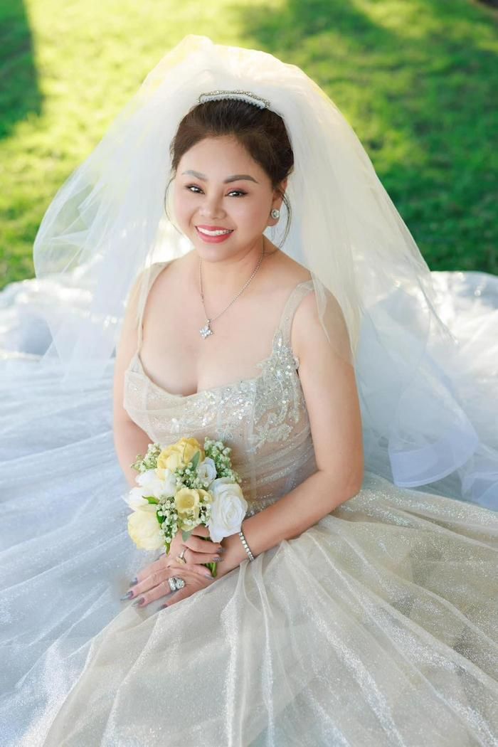 Bộ trang sức kim cương "khủng" của nữ diễn viên khiến dân tình không khỏi trầm trồ.