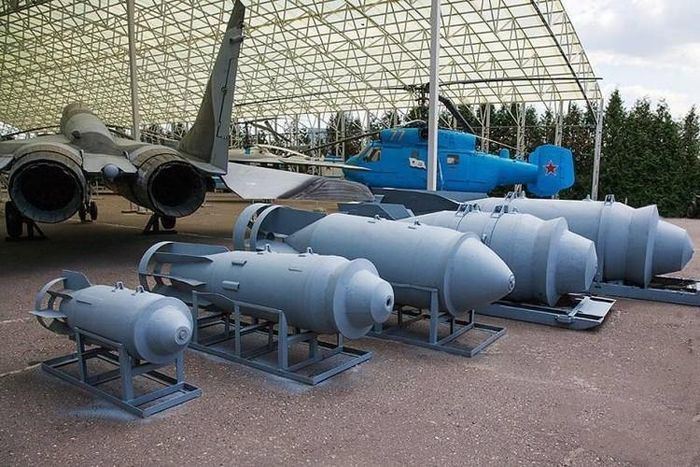 Trong khi đó những hệ thống phòng không phương Tây đang phục vụ trong Lực lượng vũ trang Ukraine tỏ ra rất kém hiệu quả khi đánh chặn những quả bom như vậy, ngoài ra giá thành quá cao của tên lửa đánh chặn cũng không cho phép sử dụng rộng rãi.