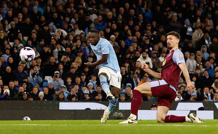 Man City lại đẩy cao đội hình tấn công dồn dập