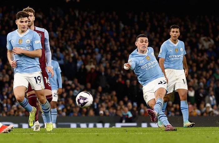 Phút 69, Foden hoàn tất cú hat-trick của riêng mình