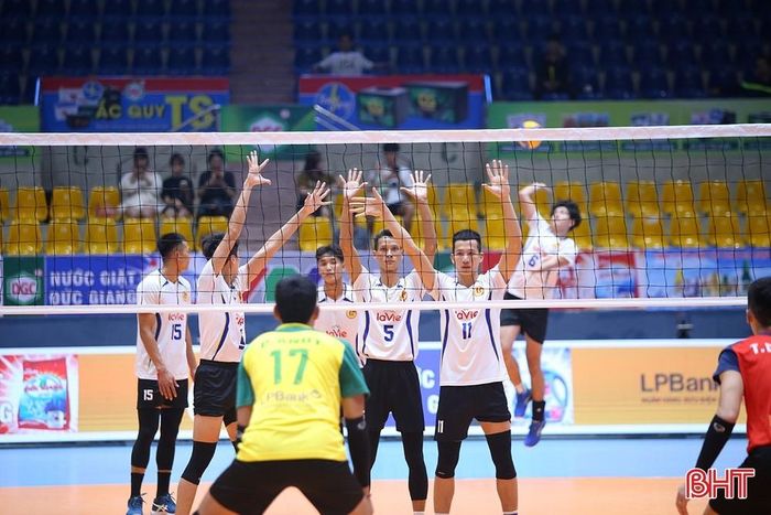  Long An đuối sức trước một Ninh Bình không quá xuất sắc ở giải đấu này. 