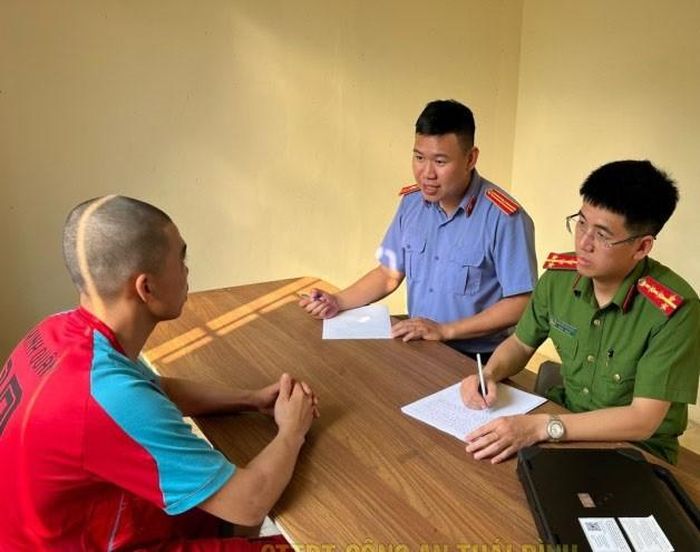Đối tượng Nguyễn Tiến Hải tại cơ quan cảnh sát điều tra Công an huyện Quỳnh Phụ (Ảnh: Công an Thái Bình).