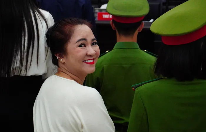 Bà Nguyễn Phương Hằng tại tòa.