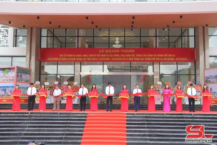 Khánh thành trụ sở nhà làm việc của Thành ủy, HĐND, UBND, Ủy ban MTTQ Viêt Nam Thành phố.