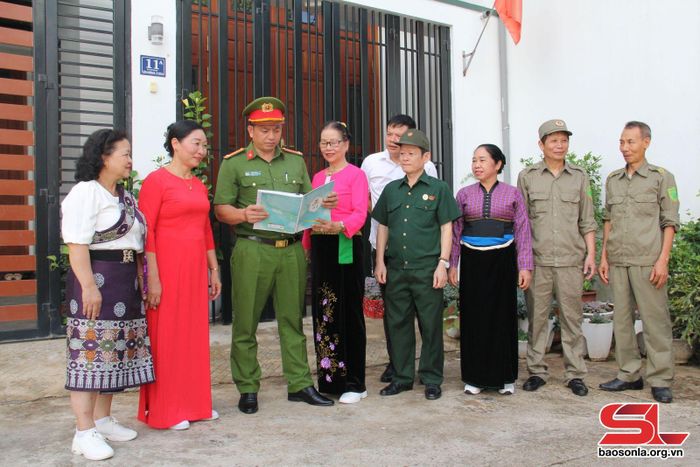 Công an Thành phố tuyên truyền, vận động nhân dân tham gia phong trào "Toàn dân bảo vệ an ninh Tổ quốc".