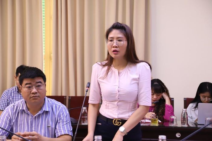 Trưởng Ban Dân vận Quận ủy Hoàn Kiếm Phạm Thị Thu Thủy phát biểu tại hội nghị.