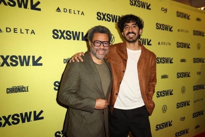 Jordan Peele (trái) và Dev Patel