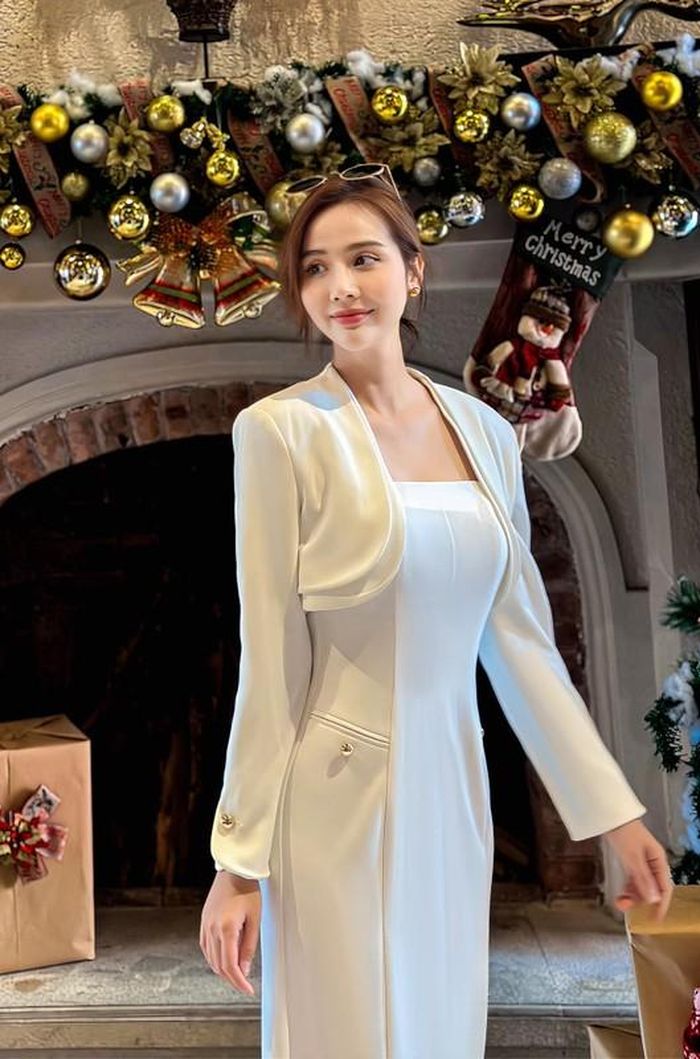Huyền Lizzie được biết tới qua nhiều vai diễn trong các phim như: Lời thú nhận của Eva, Tình yêu và tham vọng, Hồ sơ cá sấu, Thương ngày nắng về, Chúng ta của 8 năm sau… 