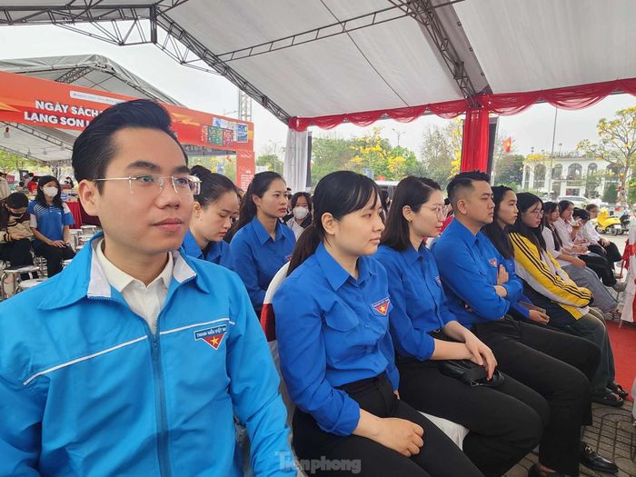 Đông đảo đoàn viên, thanh niên Lạng Sơn tham dự chương trình. Ảnh: Duy Chiến 