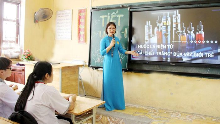 Giáo viên Trường THCS Trần Nguyên Hãn (TP Bắc Giang) tổ chức giờ dạy ngoại khóa về phòng, chống tác hại của thuốc lá điện tử.