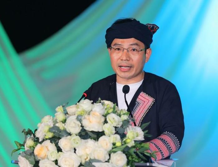 Phó Chủ tịch UBND Thị xã Sa Pa Đỗ Văn Tân phát biểu khai mạc