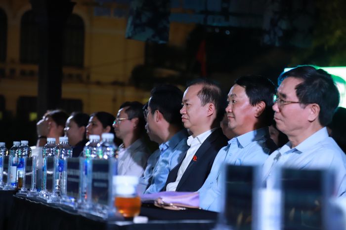 Tới dự lễ khai mạc có Bộ trưởng, Chủ nhiệm Ủy ban Dân tộc Hầu A Lềnh cùng đại diện bộ, ngành trung ương và TP. Hà Nội.
