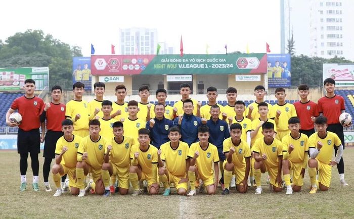  Trong đội hình U17 Sông Lam Nghệ An, Tấn Dũng được giao nhiệm vụ đội trưởng đội bóng. Ảnh: Đức Anh 