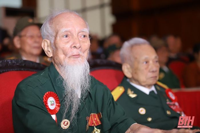 Cụ Quyền Thế Hải, 93 tuổi là chiến sĩ Điện Biên dự buổi gặp mặt.