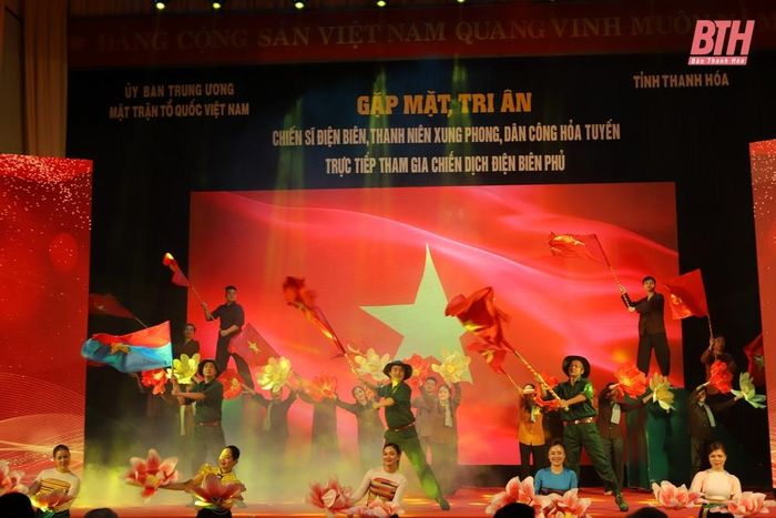 Màn múa hát khúc ca khải hoàn chiến thắng Điện Biên Phủ.