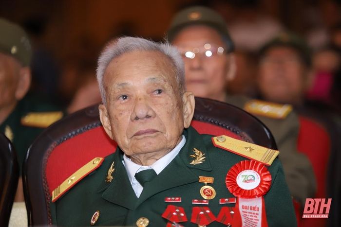 Những chiến sĩ Điện Biên, thanh niên xung phong, dân công hỏa tuyến trực tiếp tham gia chiến dịch Điện Biên Phủ nay tuổi đã cao nhưng những ký ức về “năm mươi sáu ngày đêm khoét núi, ngủ hầm, mưa dầm, cơm vắt; máu trộn bùn non; gan không núng; chí không mòn” vẫn còn hằn in trong tâm khảm.