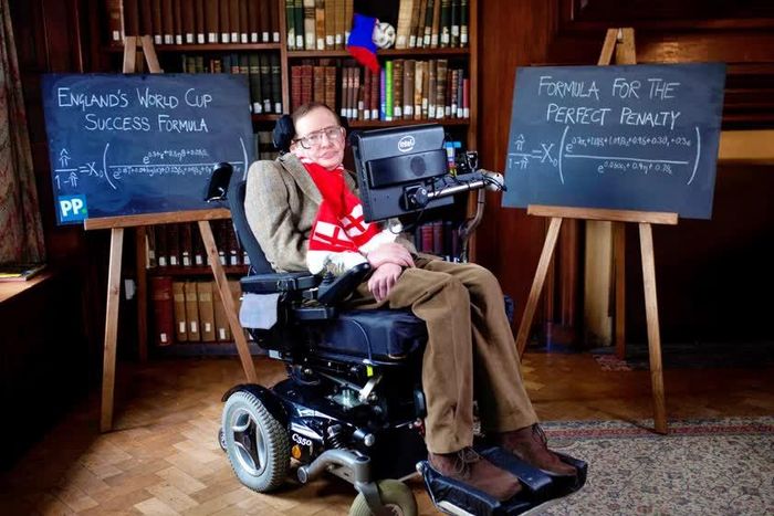 Stephen William Hawking cho rằng, thế kỷ 21 là thế kỷ của khoa học phức hợp. Ảnh: CNN