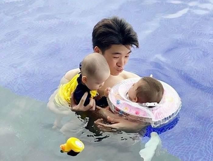 "Phương Tây nói, cha là mối tình đầu của con gái. Phương Đông nói con gái chính là người yêu kiếp trước của cha. Đúng là vậy!", Một trong những status của Đỗ Quang Vinh nói về con