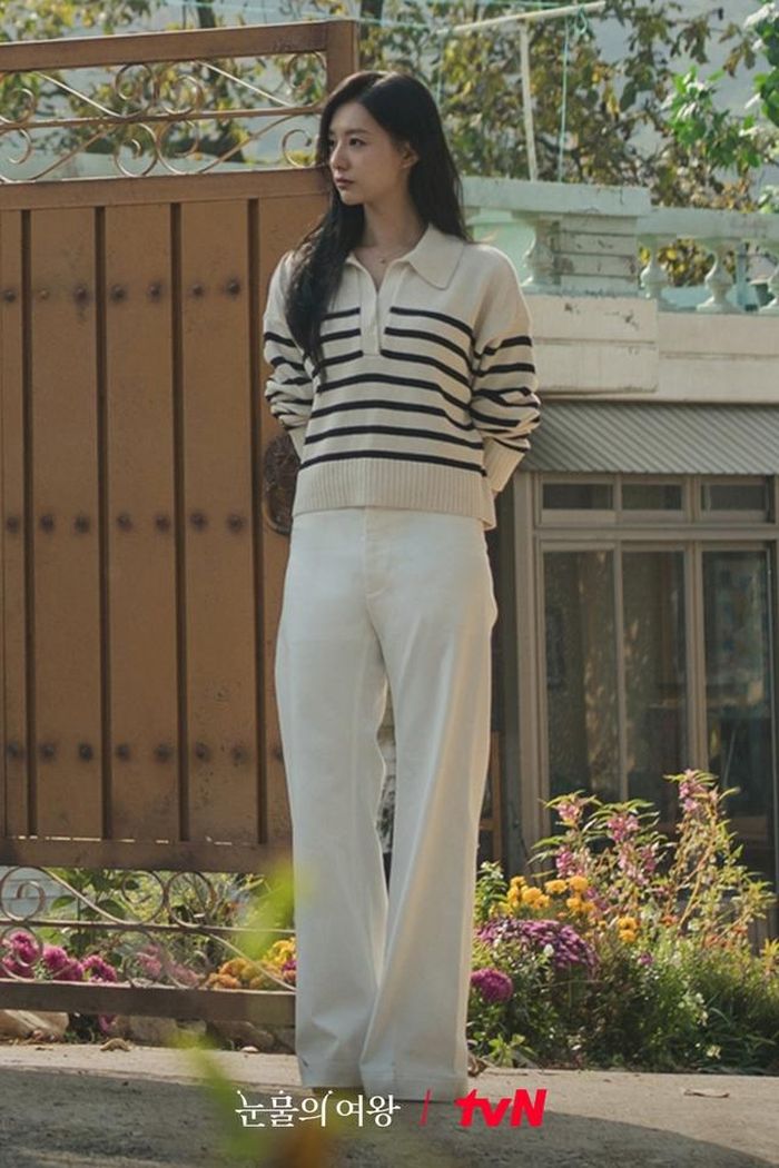 Hong Hae In (do Kim Ji Won đóng)