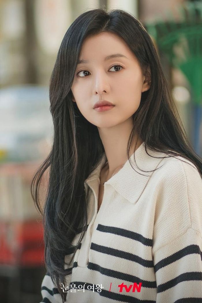 Hong Hae In (do Kim Ji Won đóng)