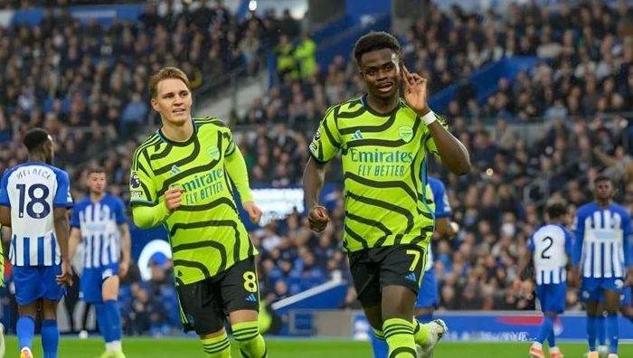 Bukayo Saka mở tỷ số từ quả phạt đền.(Ảnh: Getty)
