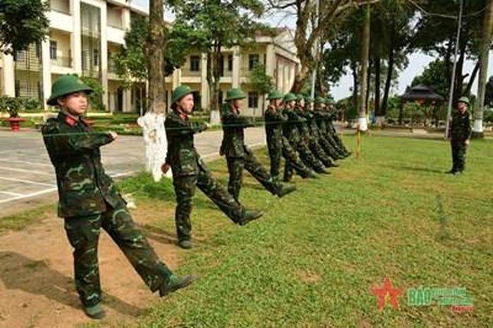  Luyện tập động tác cơ bản nội dung điều lệnh đội ngũ.