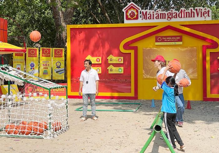 Quang cảnh buổi ghi hình tại khu du lịch Hồ Ông Thoại
