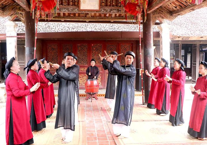 Chương trình Hát Xoan làng cổ trong dịp Lễ hội Đền Hùng tạo ấn tượng sâu sắc với du khách khi về với Đất Tổ.
